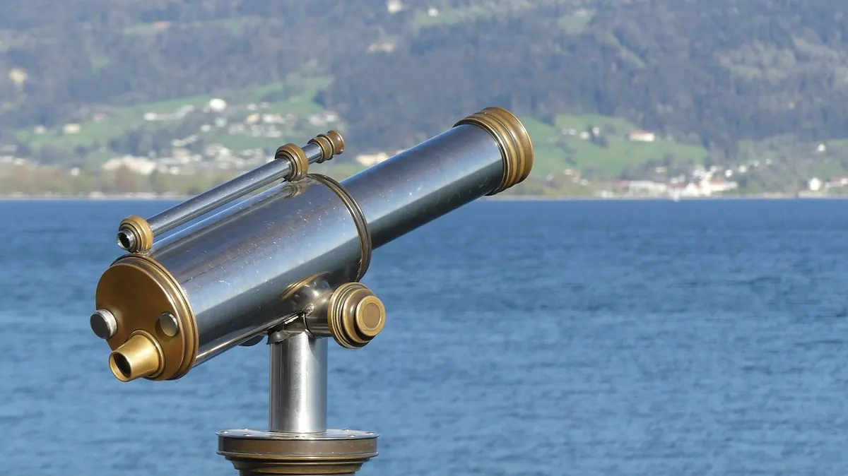 Binoculars vs Telescopes: Which Should a Beginner Buy First?